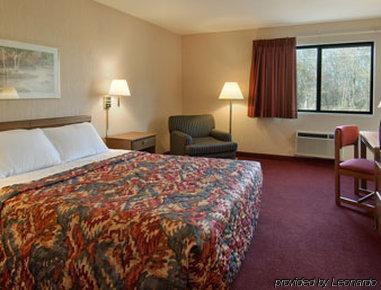 Days Inn By Wyndham Boonville Oda fotoğraf