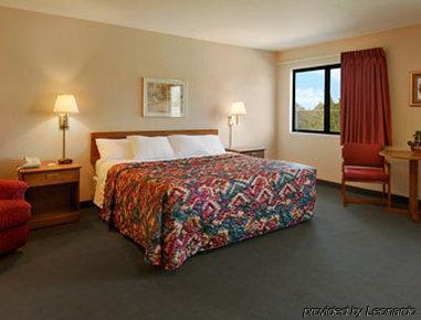 Days Inn By Wyndham Boonville Oda fotoğraf